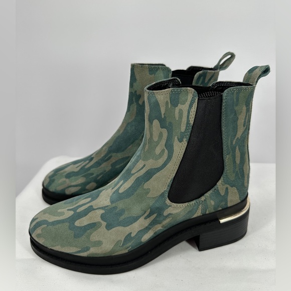 Kenneth Cole Shoes - Kenneth Cole | Women’s 7 Levon 2.0 Camo Chelsea Boots